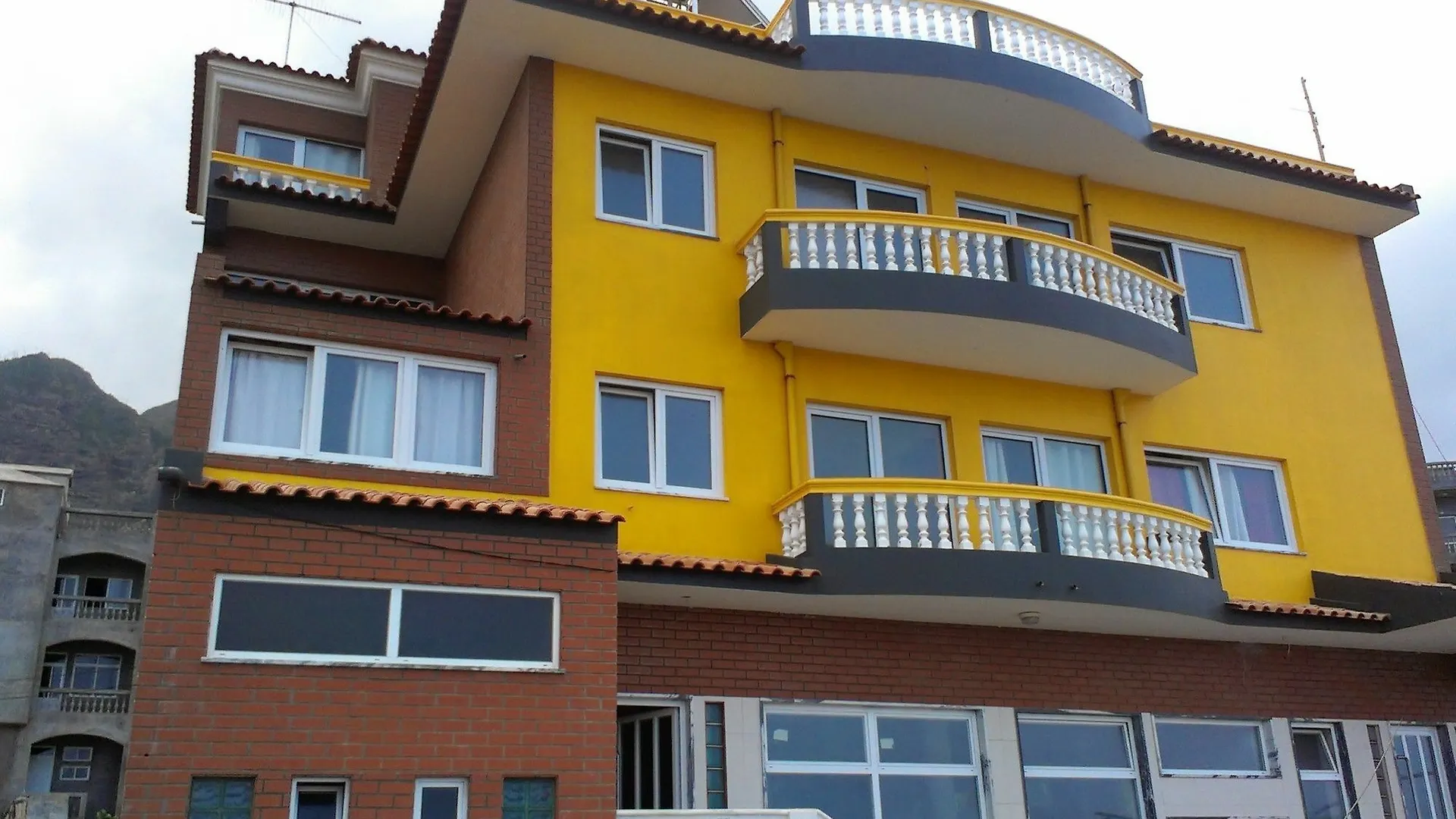 Residencial Sol Point Art Bed & Breakfast Ponta Do Sol