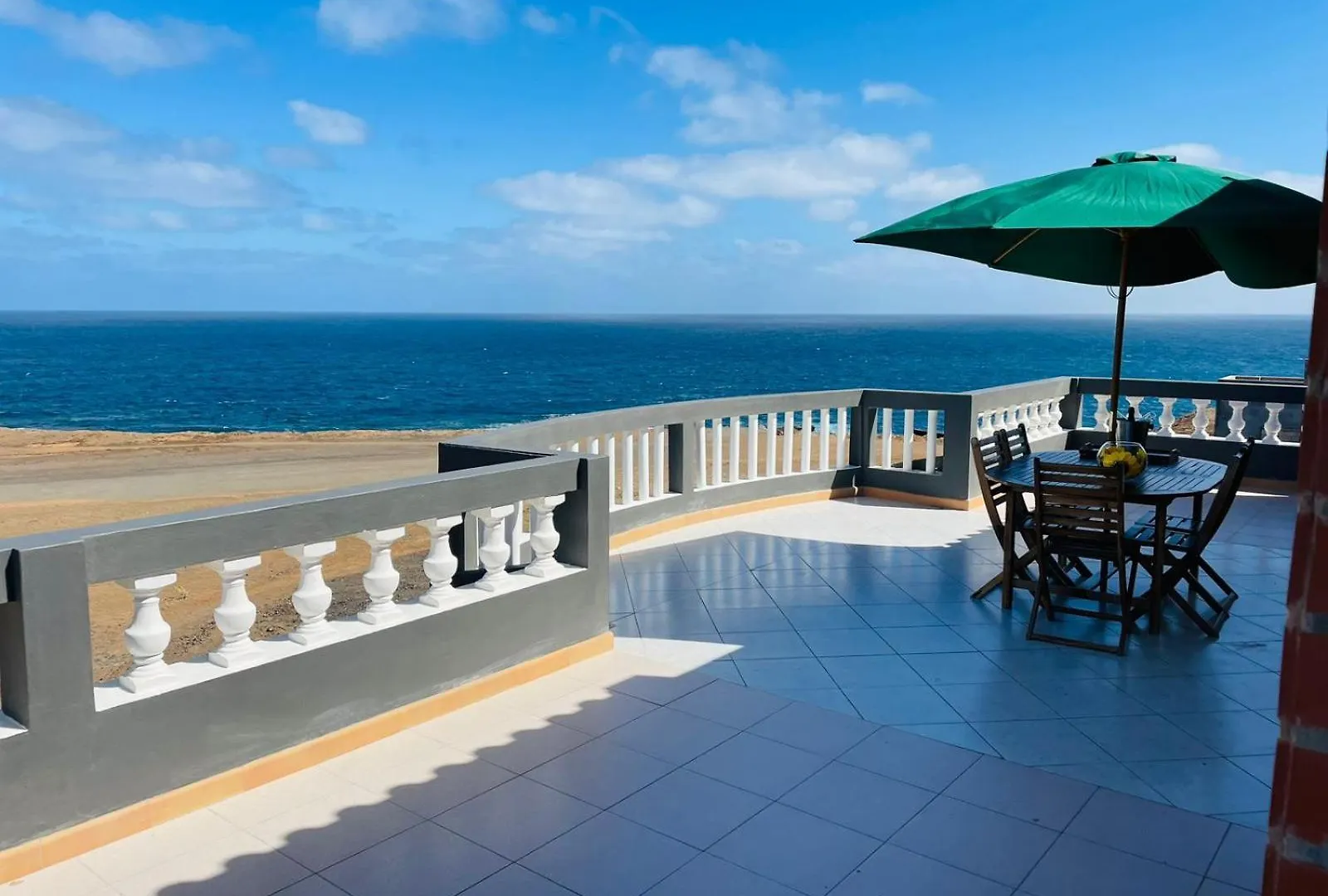 ポンタ・ド・ソル Residencial Sol Point Art Bed & Breakfast